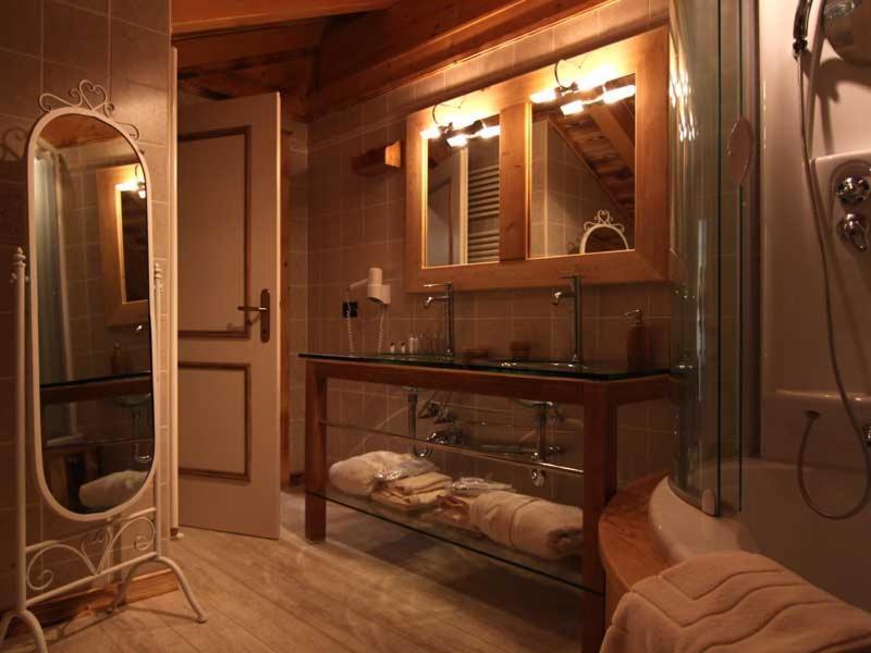 Hotel Letterario Locanda Collomb La Thuile Exterior foto