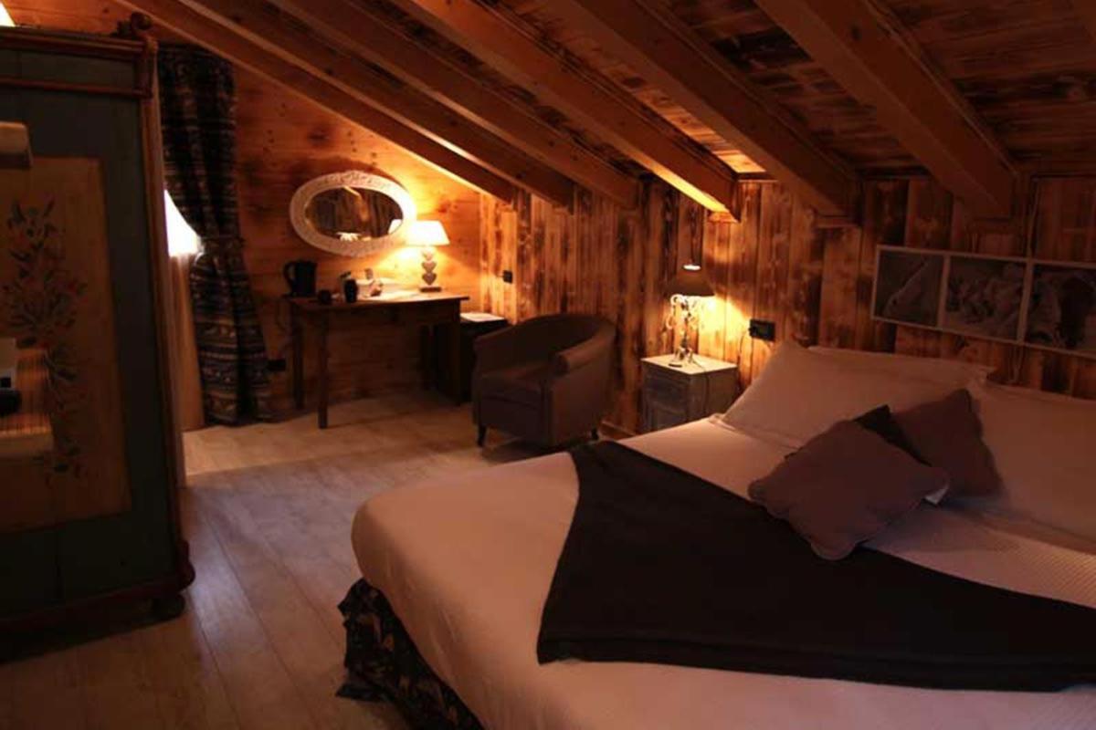 Hotel Letterario Locanda Collomb La Thuile Exterior foto