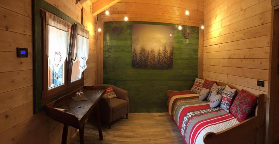 Hotel Letterario Locanda Collomb La Thuile Exterior foto